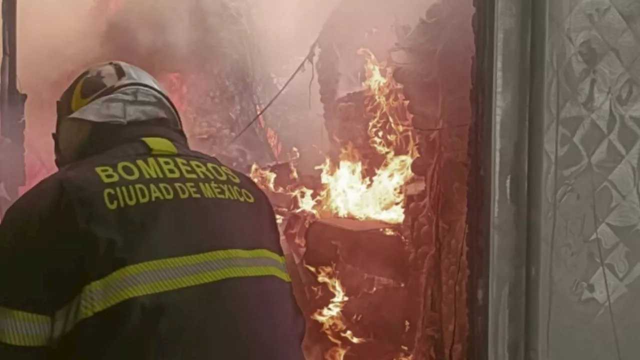 Reportan fuerte incendio en la Central de Abasto en Iztapalapa