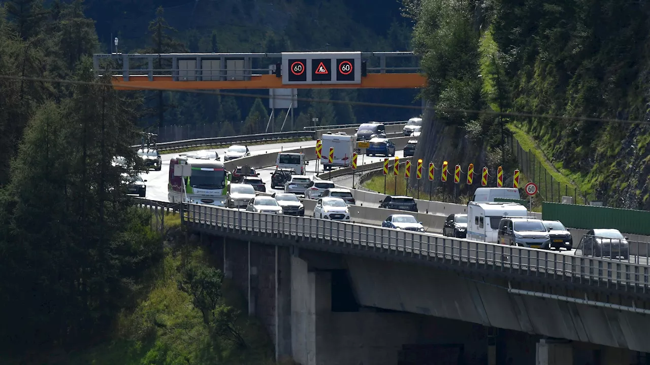 Lenker in Wrack gefangen - Crash auf Brennerautobahn – 2 Fahrstreifen gesperrt