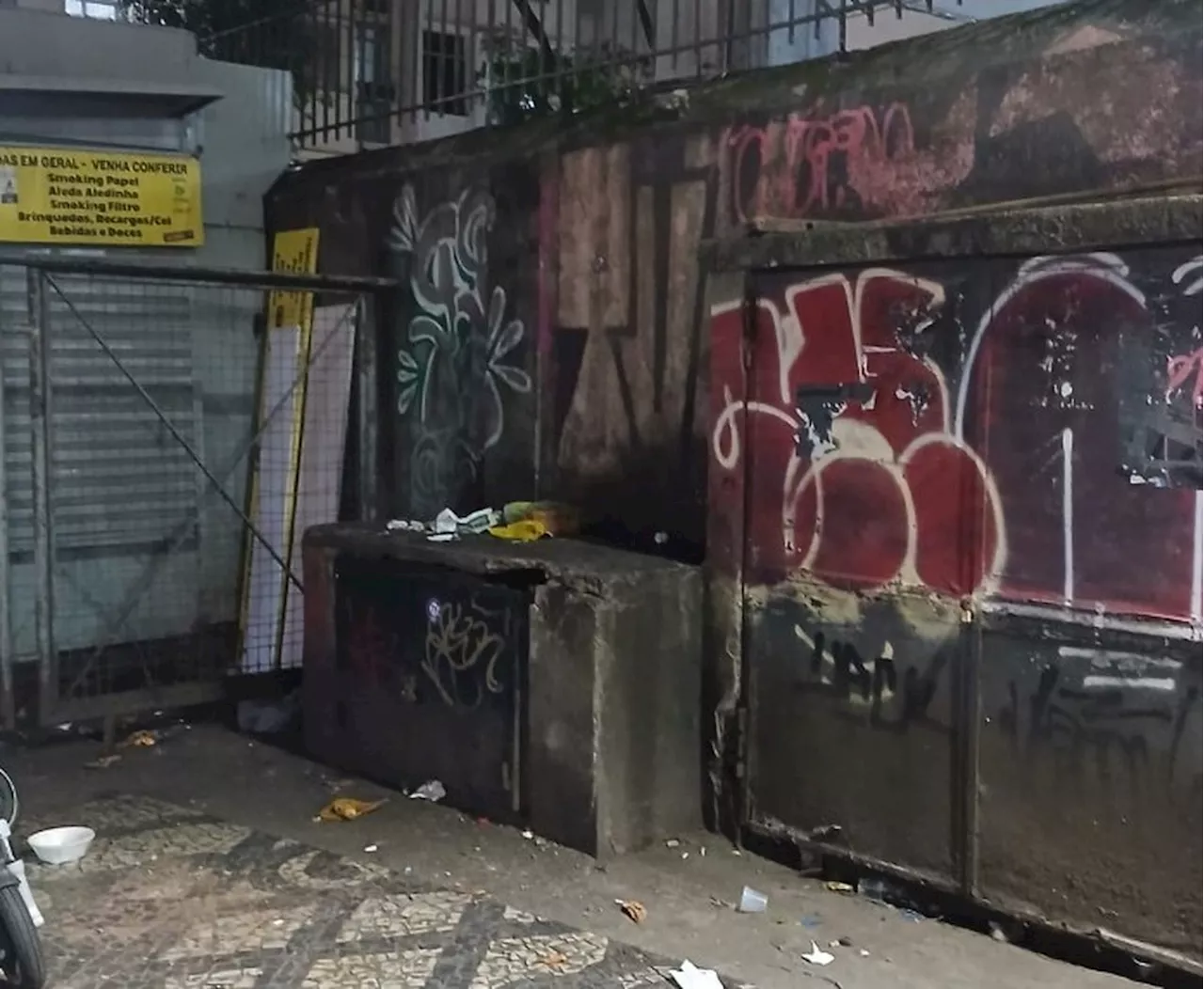 Fezes, urina e drogas: moradores temem formação de cracolândia em uma das principais ruas do Flamengo