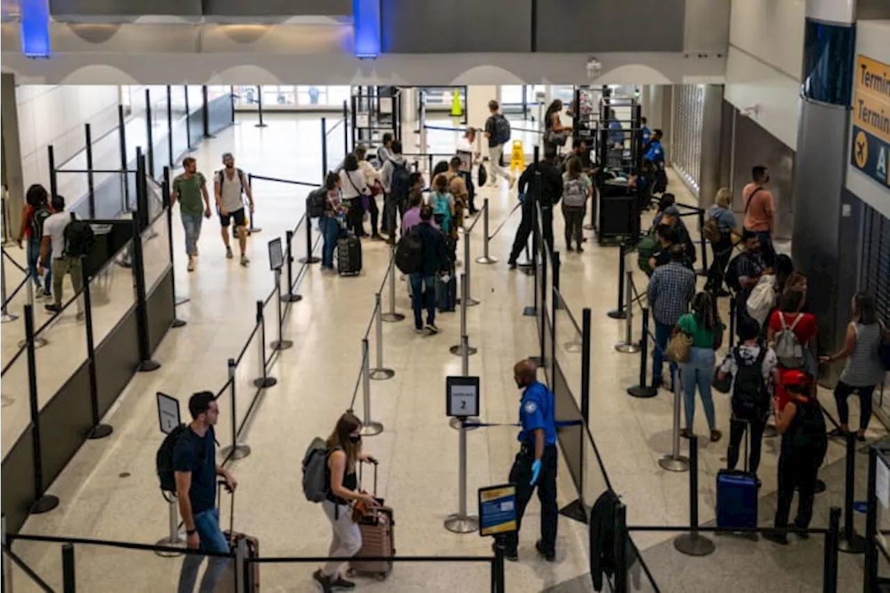 Houston airports brace for 3.4 million passengers amid holiday rush