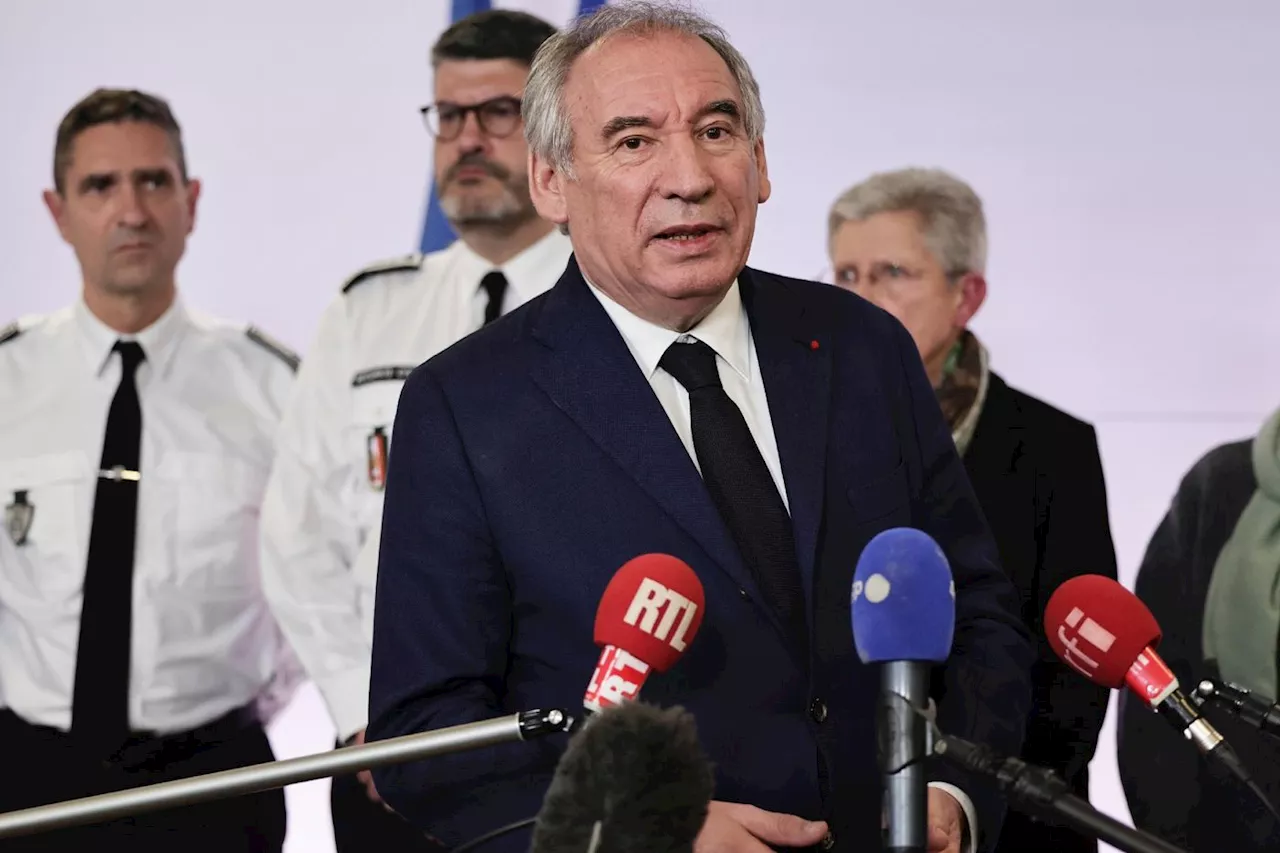 Bayrou se rendra lundi soir à Pau dont il entend rester maire