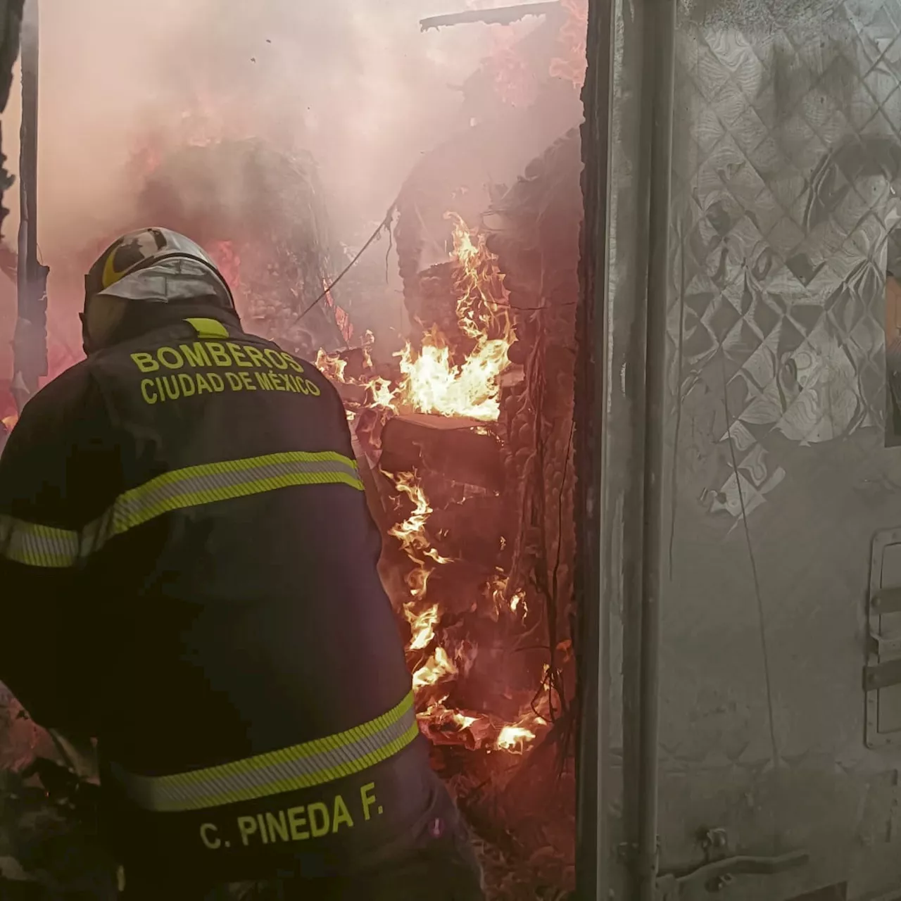 Se registra incendio en la Central de Abasto; fue controlado sin lesionados