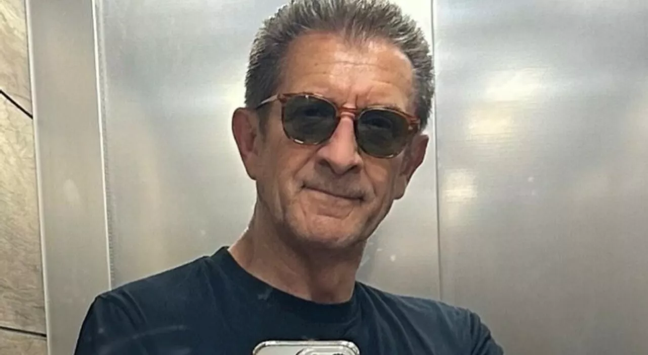 Ezio Greggio, selfie a Montecarlo in vacanza: «Pronto per la spiaggia». Dagli hater un commento senza scrupoli