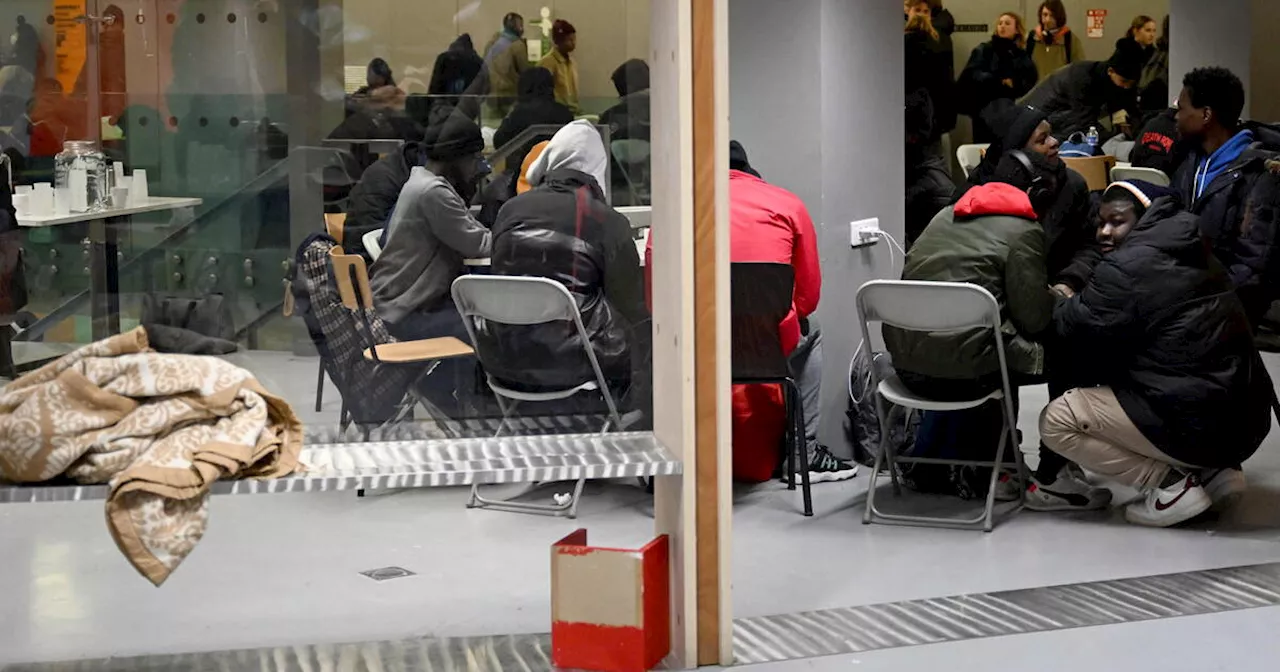 Paris : faute d'«hébergements dignes et de mises à l’abri», 250 mineurs isolés occupent la Gaîté lyrique