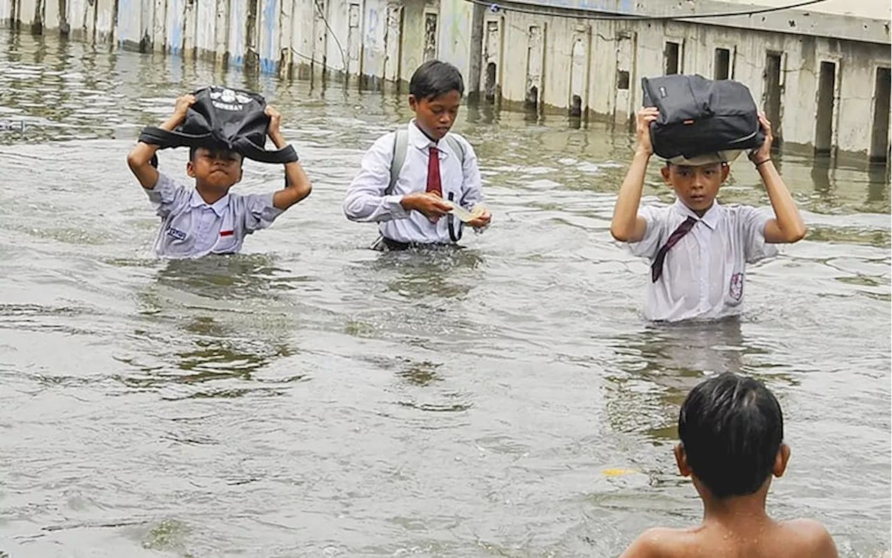 Banjir Rob Hari ke-4 di Muara Angke