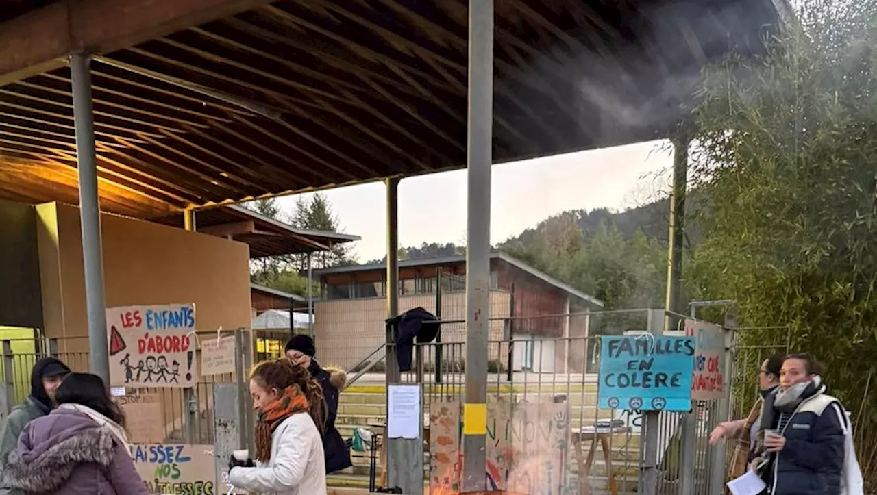 Saint-Jean-du-Gard : en colère, les parents d’élèves manifestent à répétition devant l’école