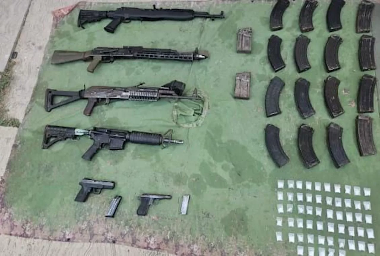 Aseguran armas y droga en Apatzingán, Michoacán