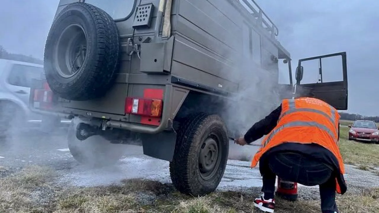 Privat unterwegs: Ebreichsdorfer Feuerwehrler löschte Fahrzeugbrand