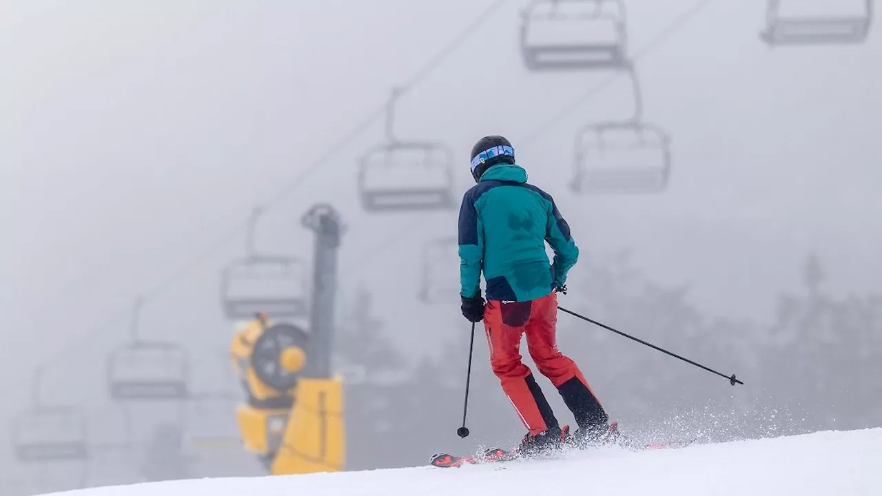 Thüringen: Bei Wind und Regen: alpine Skisaison in Oberhof eröffnet