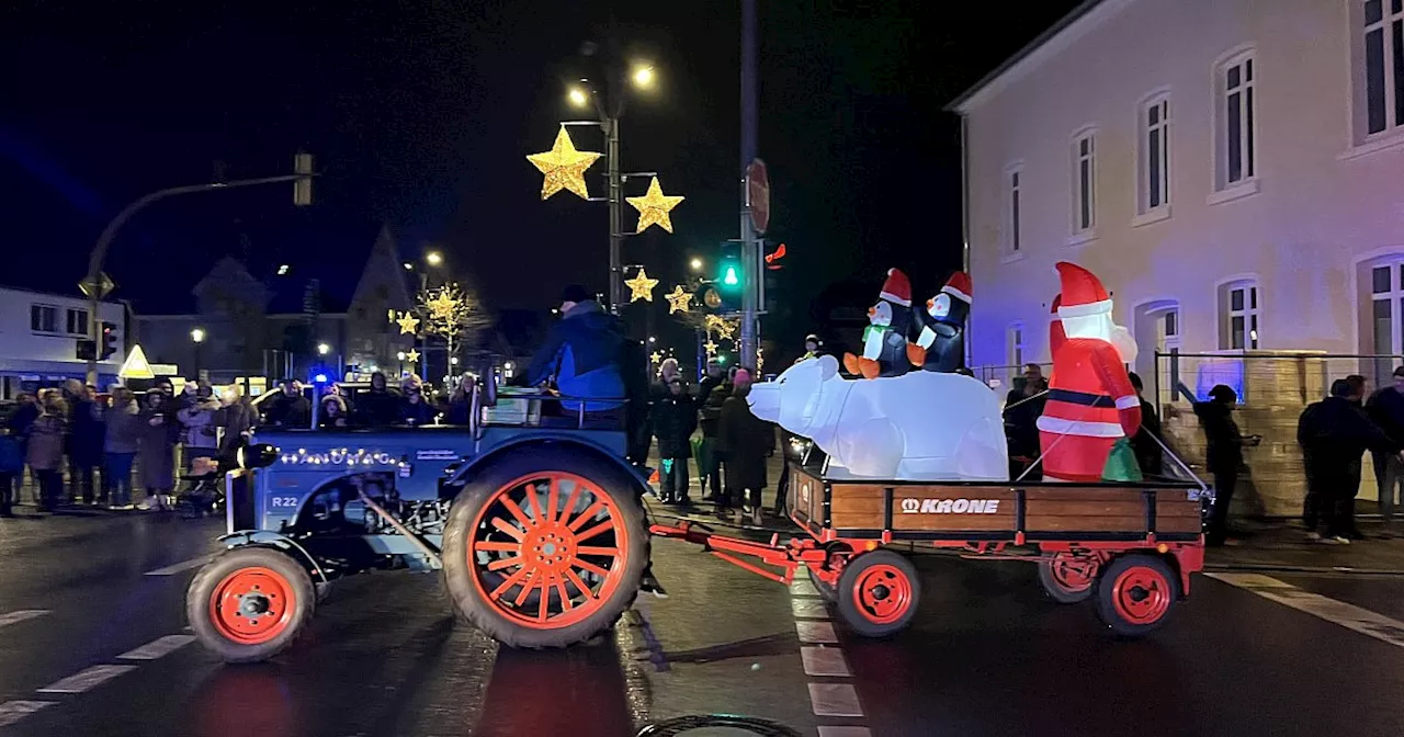 Auffällige Trecker im Kreis Gütersloh unterwegs: Tausende Besucher bei besonderem Event