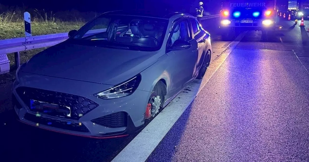 Ein Crash auf der A44 bei Breuna in der Nacht