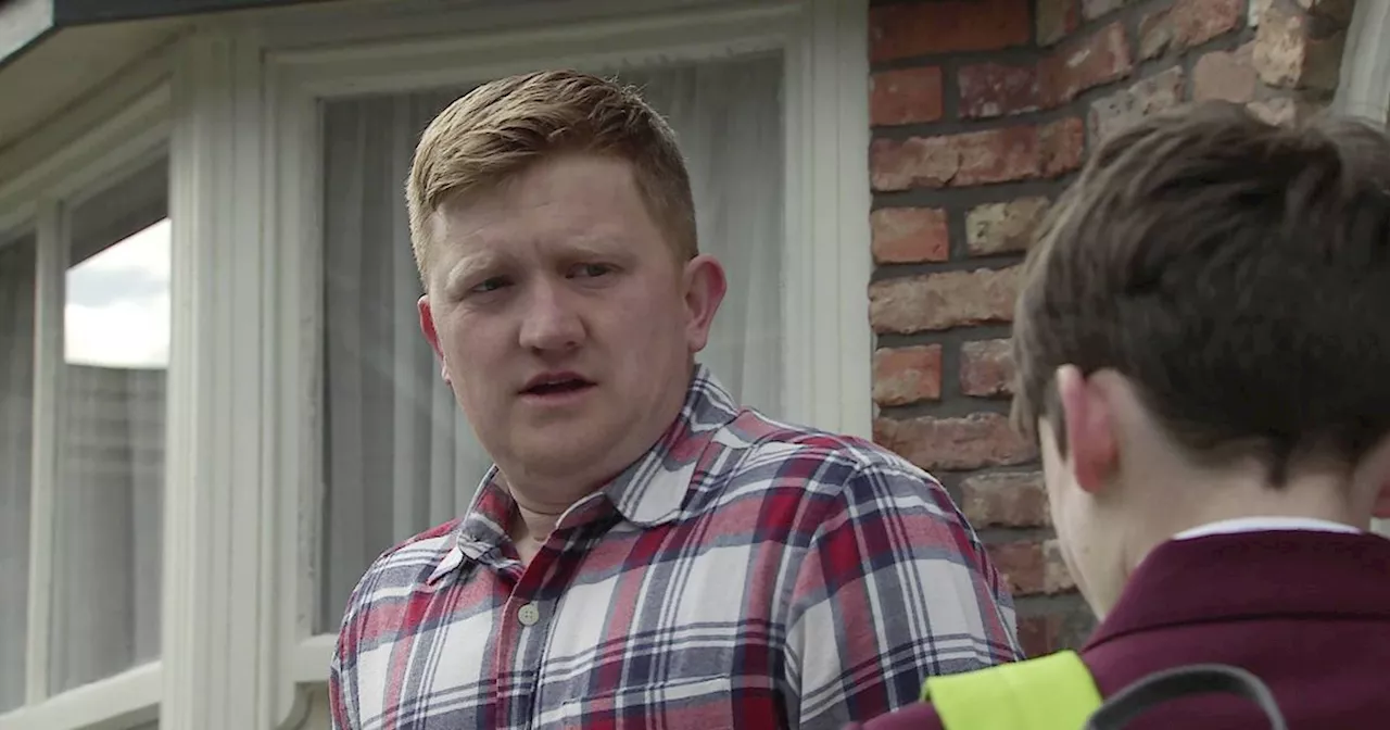 Coronation Street fans solve van driver 'mystery' ahead of Chesney showdown