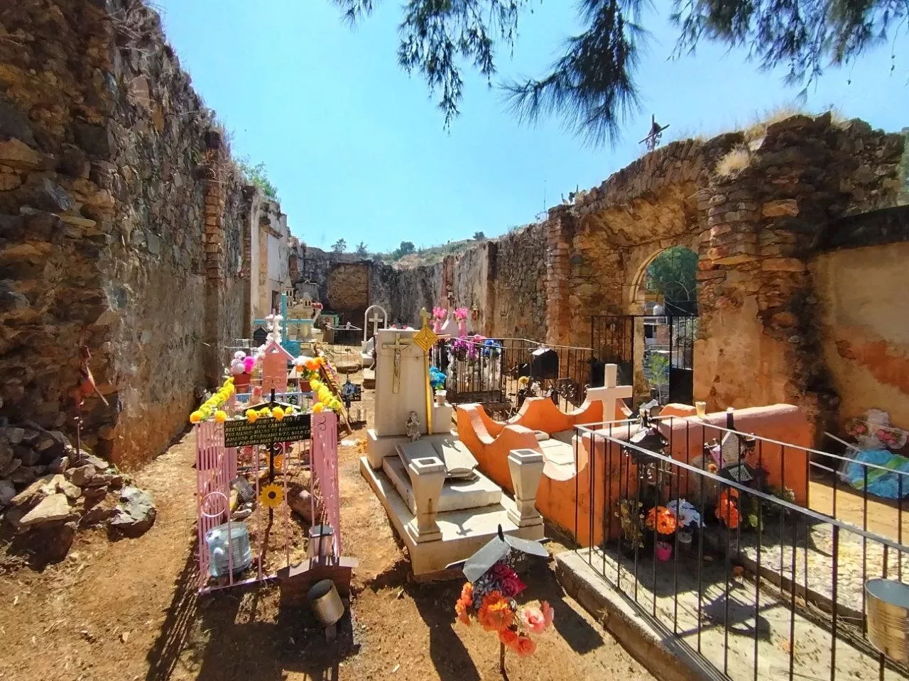 Panteón de Mineral de Santa Ana guarda secretos históricos y leyendas locales en Guanajuato