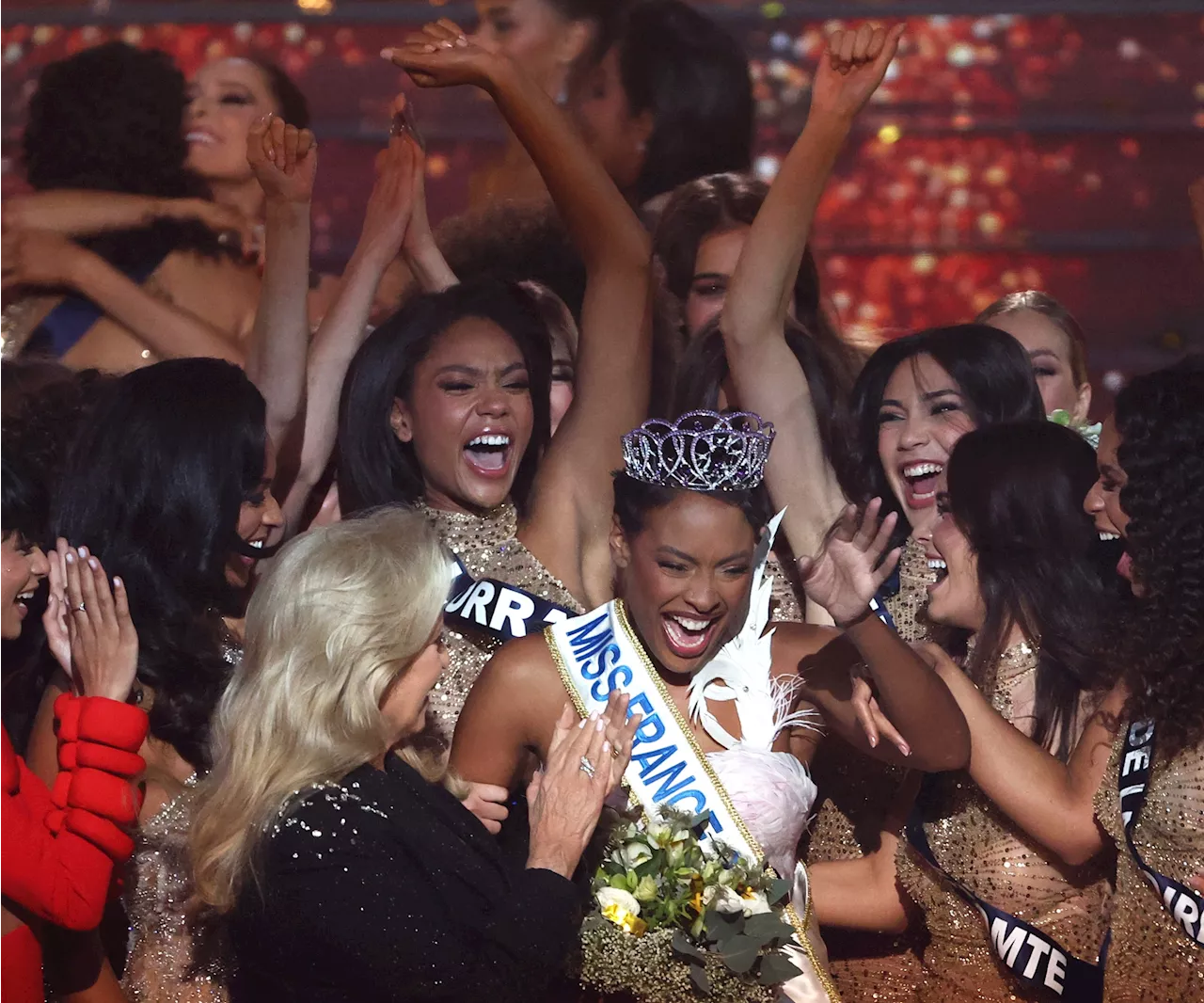 Miss France 2025 : Angélique Angarni-Filopon au téléphone des 'Grosses Têtes'