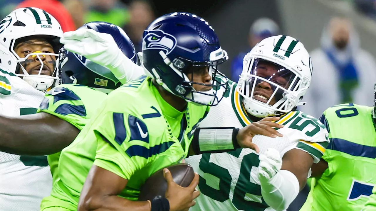 Seahawks QB Geno Smith Injured, Sam Howell Takes Over Against Packers