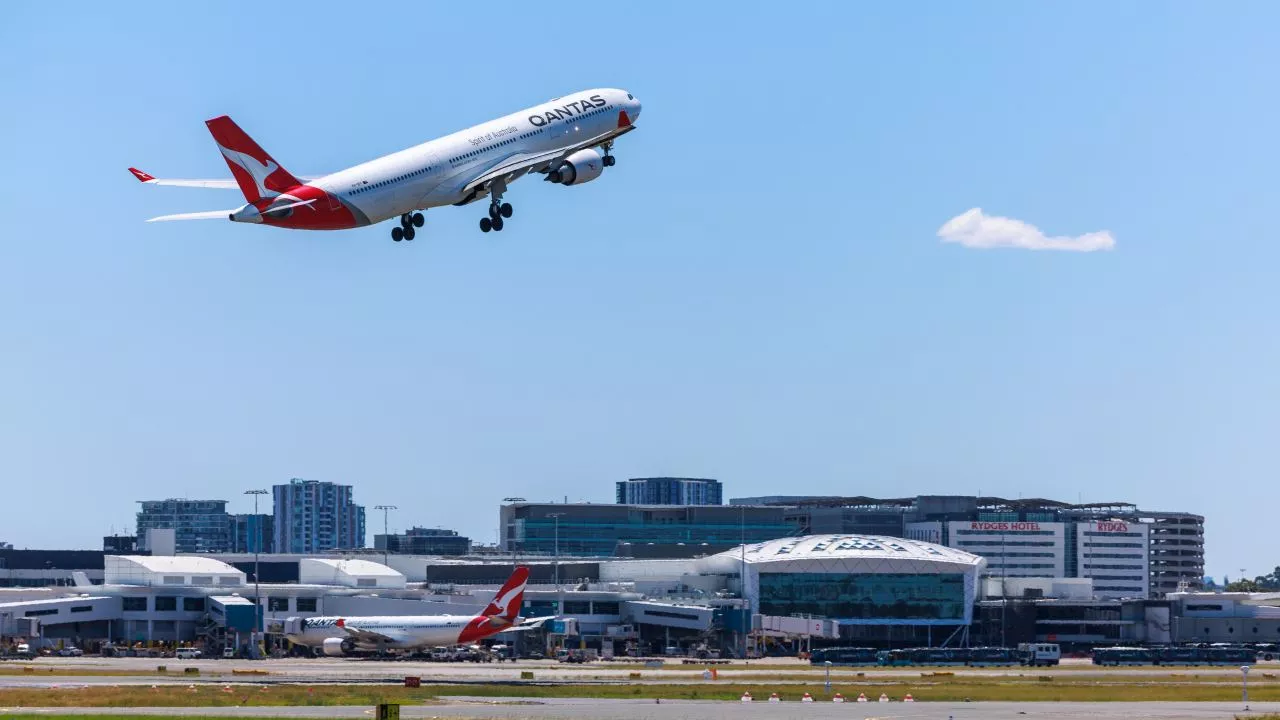 Qantas apologises after flight forced to turn around twice for different reasons