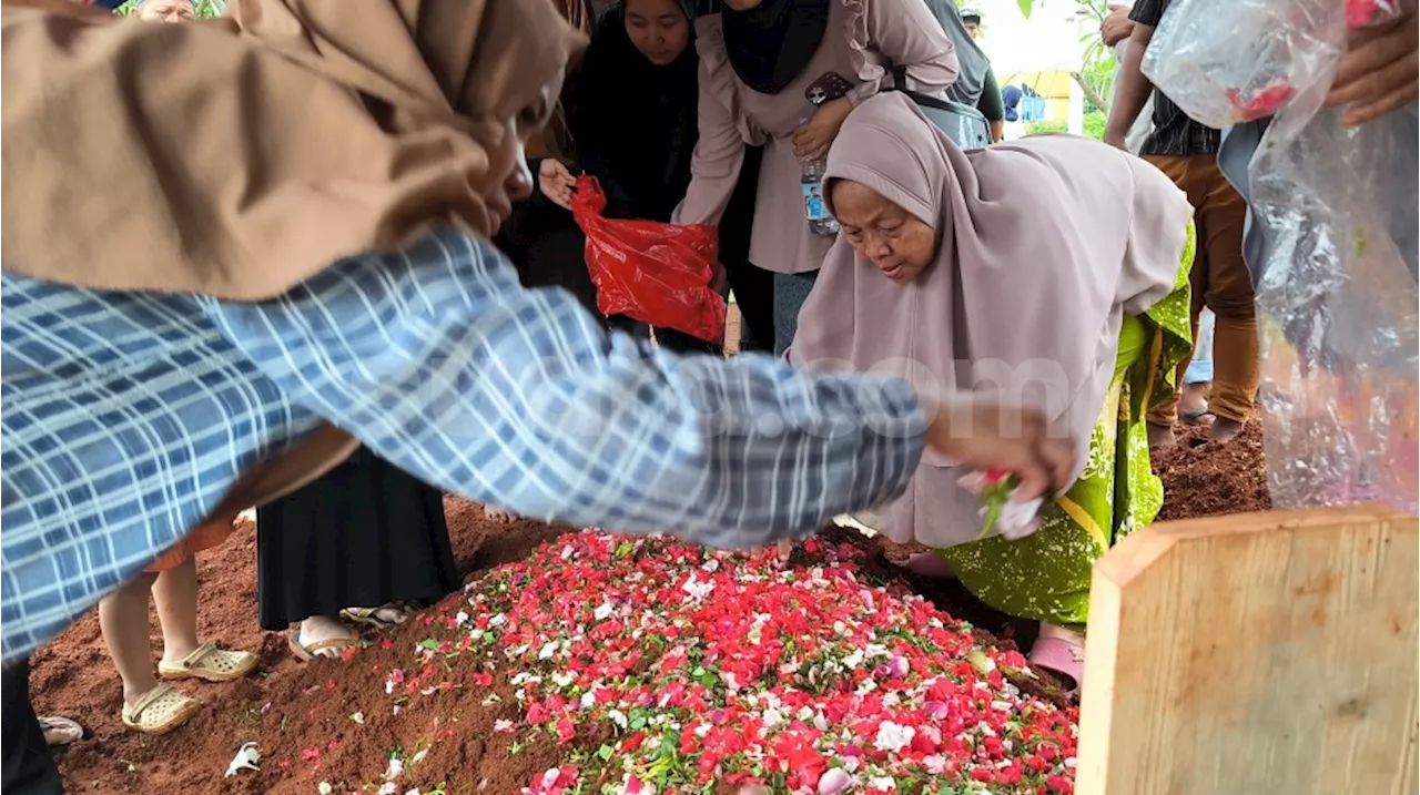 Satu Keluarga di Tangsel Tewas Bersamaan, Jenazah Fadli Dikubur Terpisah dari Makam Anak-Istri, Kenapa?