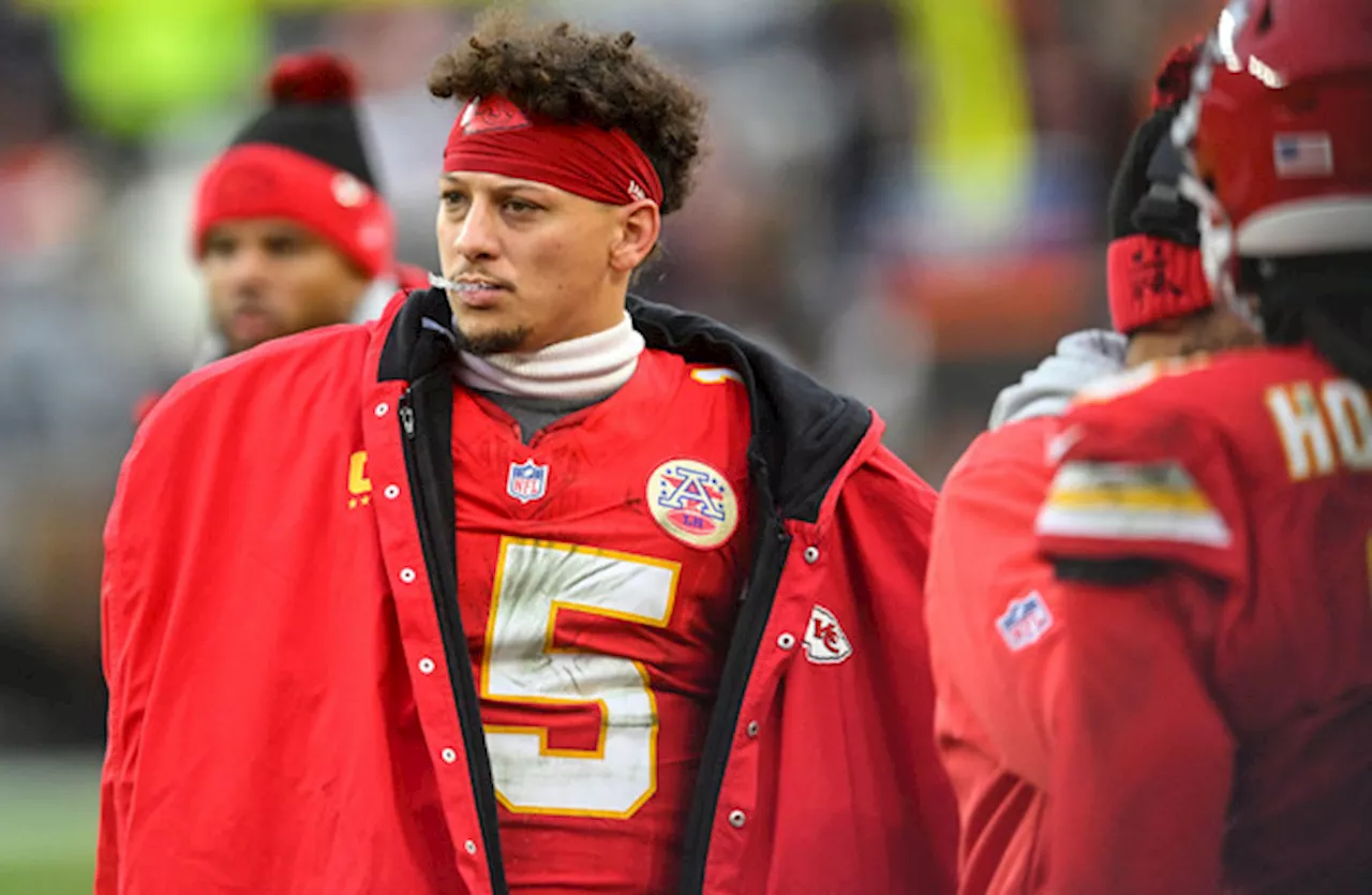 Patrick Mahomes gives Kansas City Chiefs an injury worry