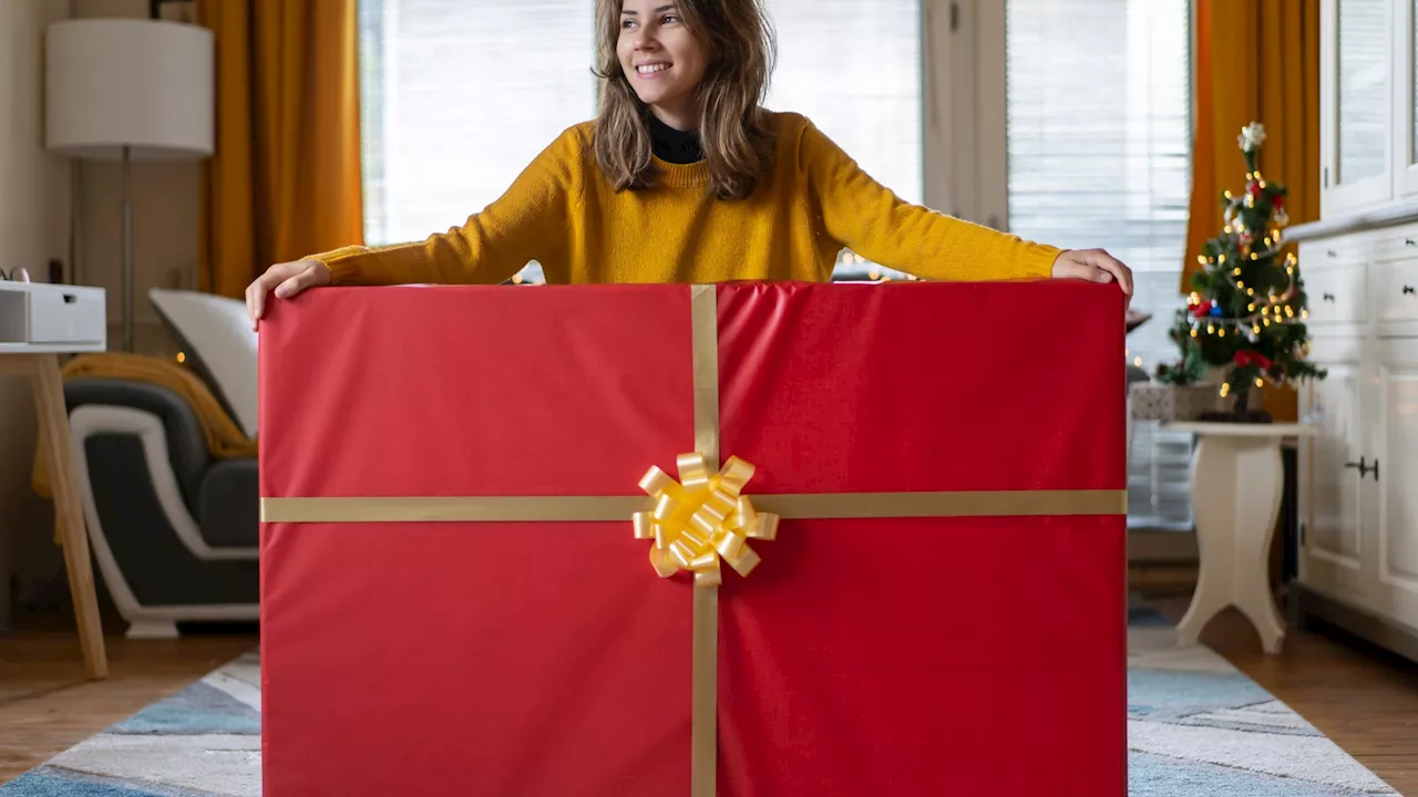 Keep your Christmas postal costs under control with our five money saving delivery tips...