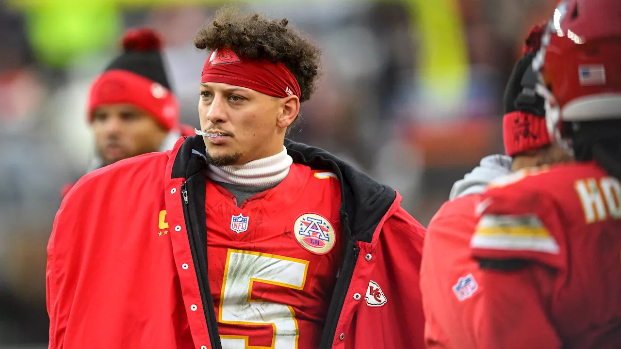 Report: Chiefs QB Mahomes has high-ankle sprain, Week 16 status remains unclear