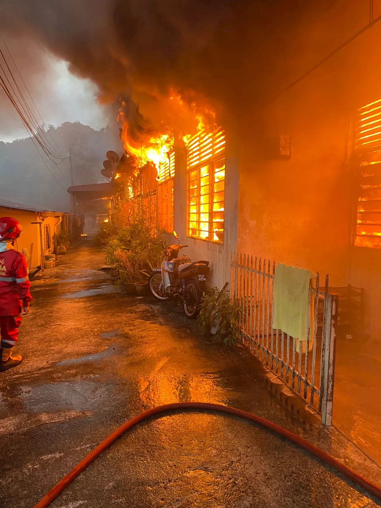 Tujuh rumah hangus, 21 penduduk tinggal sehelai sepinggang