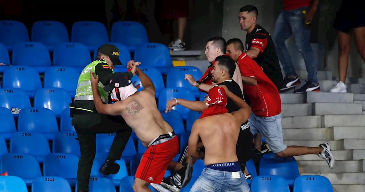 Lesionados tres policías por violentos desmanes en la final de la Copa Colombia en Cali