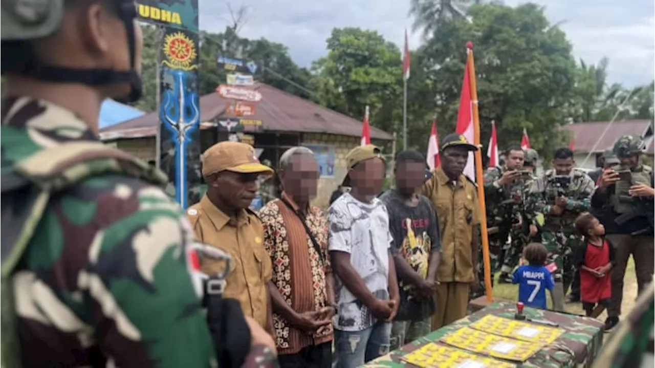 3 Pemberontak OPM Taubat dan Menyerahkan Diri ke Pasukan Langit 501 Kostrad di Maybrat Papua