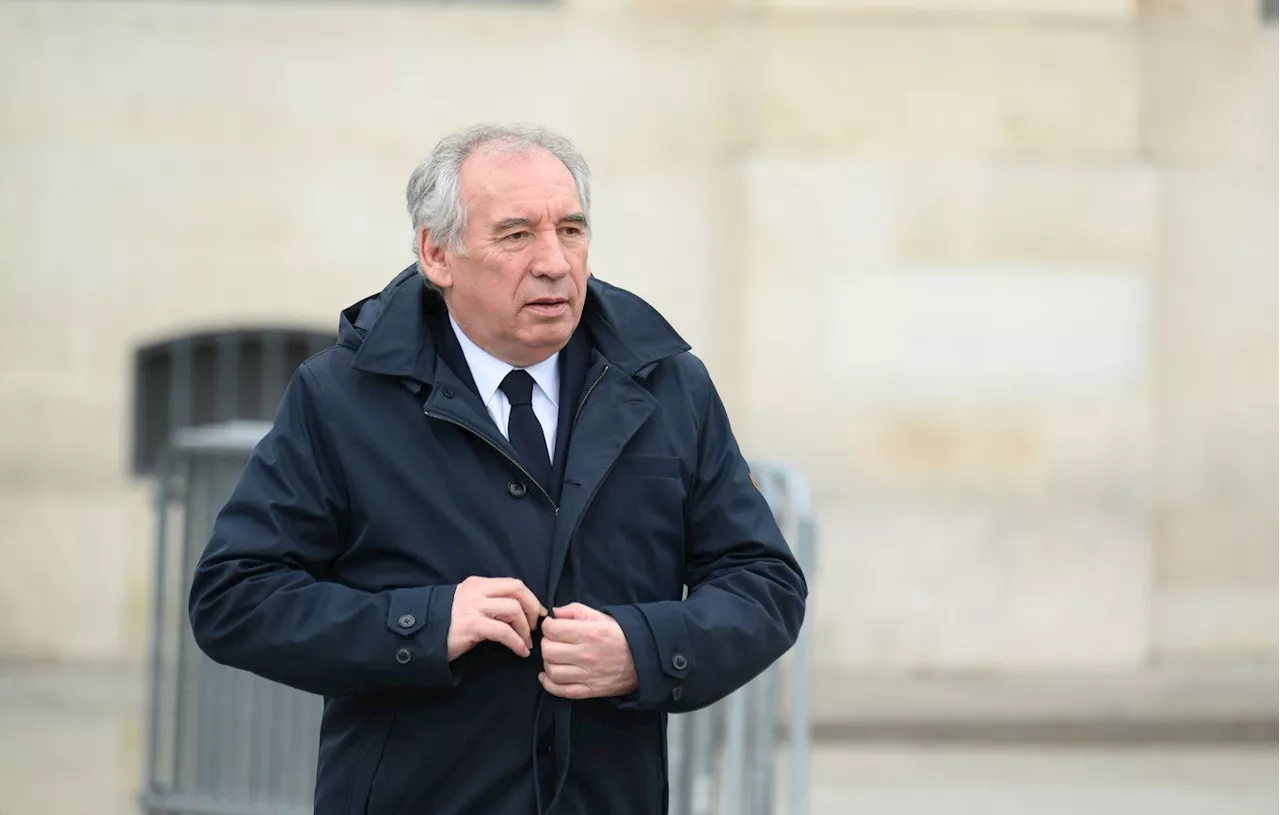 Controverse autour de la présence de François Bayrou à Pau pendant la crise à Mayotte