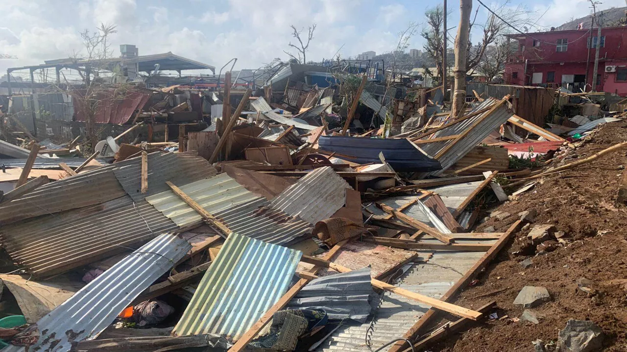 Cyclone Chido : la solidarité s'organise à Mayotte face au drame, 'on risque une crise sanitaire'