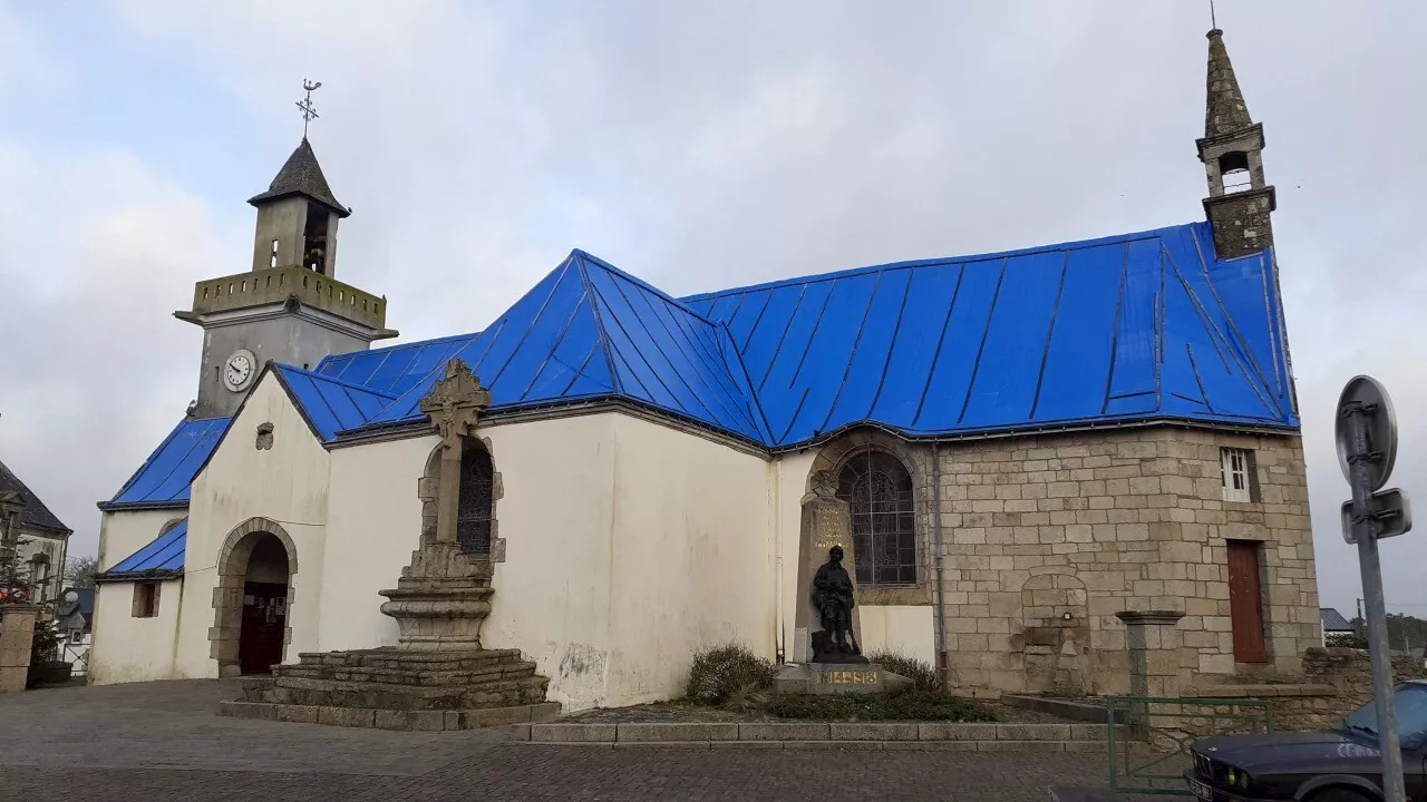 Sous le toit bleu de cette église bretonne, de lourds travaux à financer