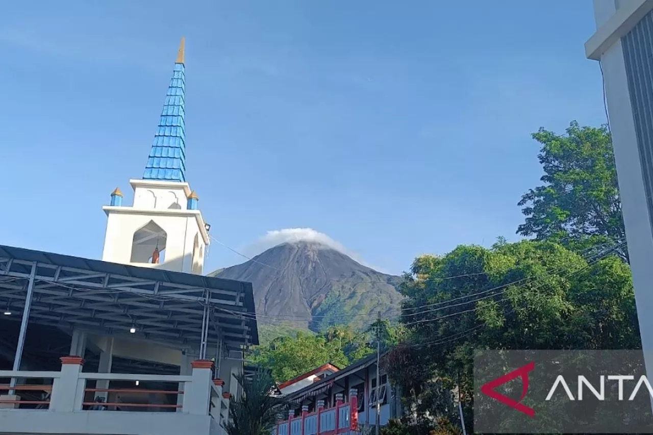 Badan Geologi rekam 35 kali gempa embusan Gunung Karangetang di Sitaro