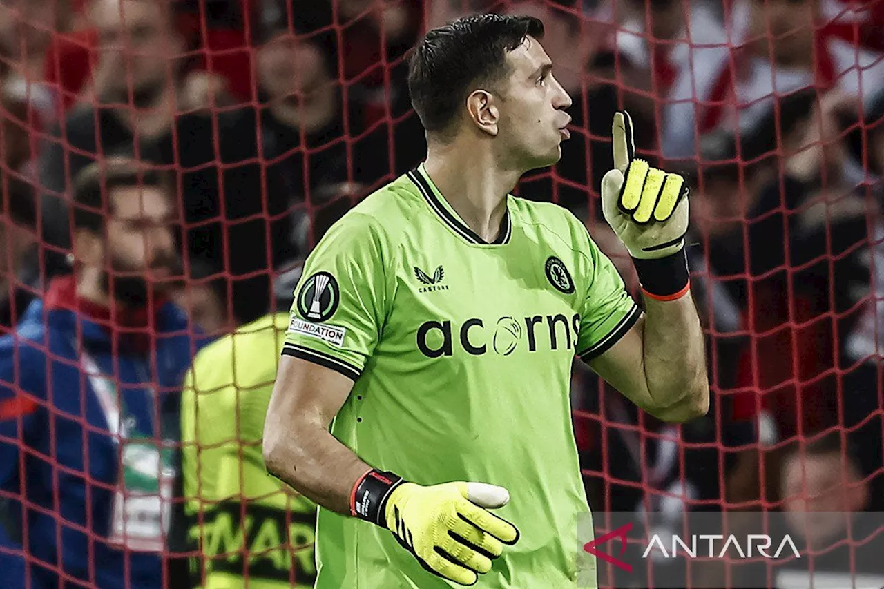 Emiliano Martinez Raih Penghargaan Kiper Terbaik FIFA 2024