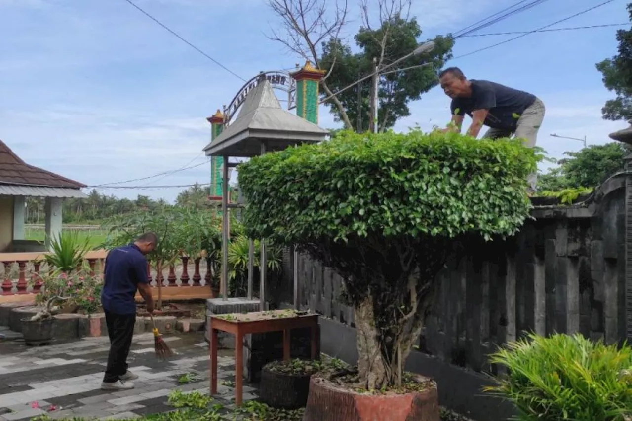 Kemenag Kulon Progo Bersih-bersih Rumah Ibadah Lintas Agama