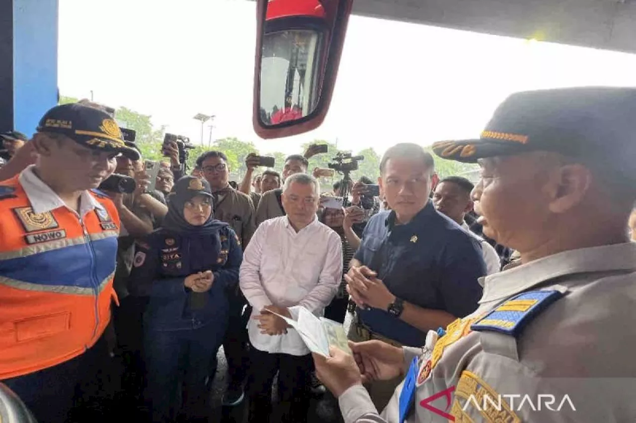 Menko Infra dan Menhub Ramp Check Bus di Terminal Tirtonadi