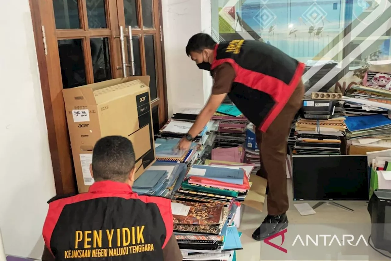 Penyidik Kejari Maluku Tenggara Geledah Kantor Bupati terkait Kasus Dugaan Korupsi Dana Hibah Masjid