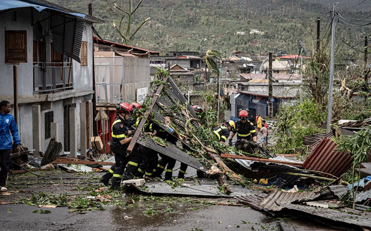 Decenas de muertos y miles de afectados tras la peor tormenta del siglo