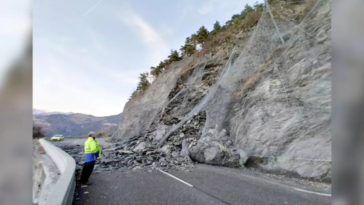 Important Éboulement Sur la RD900 en Alpes-de-Haute-Provence