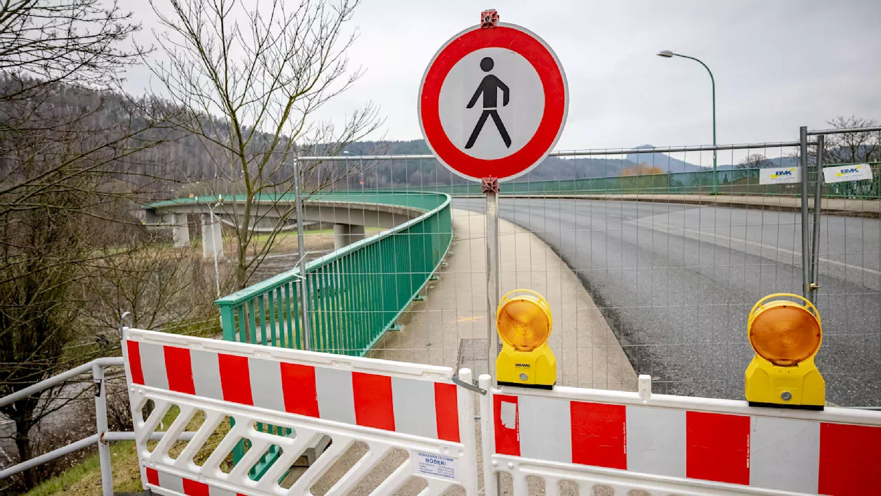 Elbbrücke in Bad Schandau bleibt gesperrt