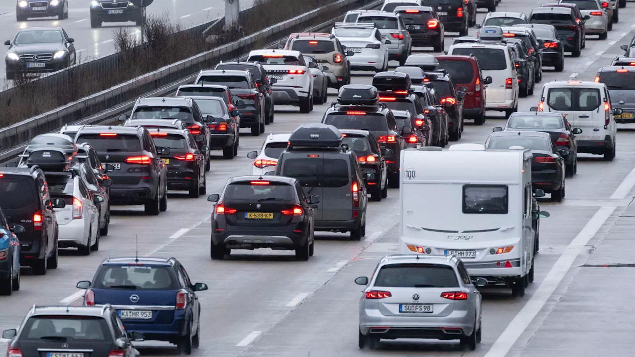 Stau an Weihnachten: An diesen Tagen wird es voll auf den Autobahnen