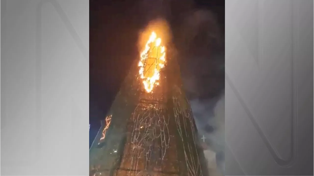 Árvore de Natal do Palácio Rio Branco pega fogo em Rio Branco