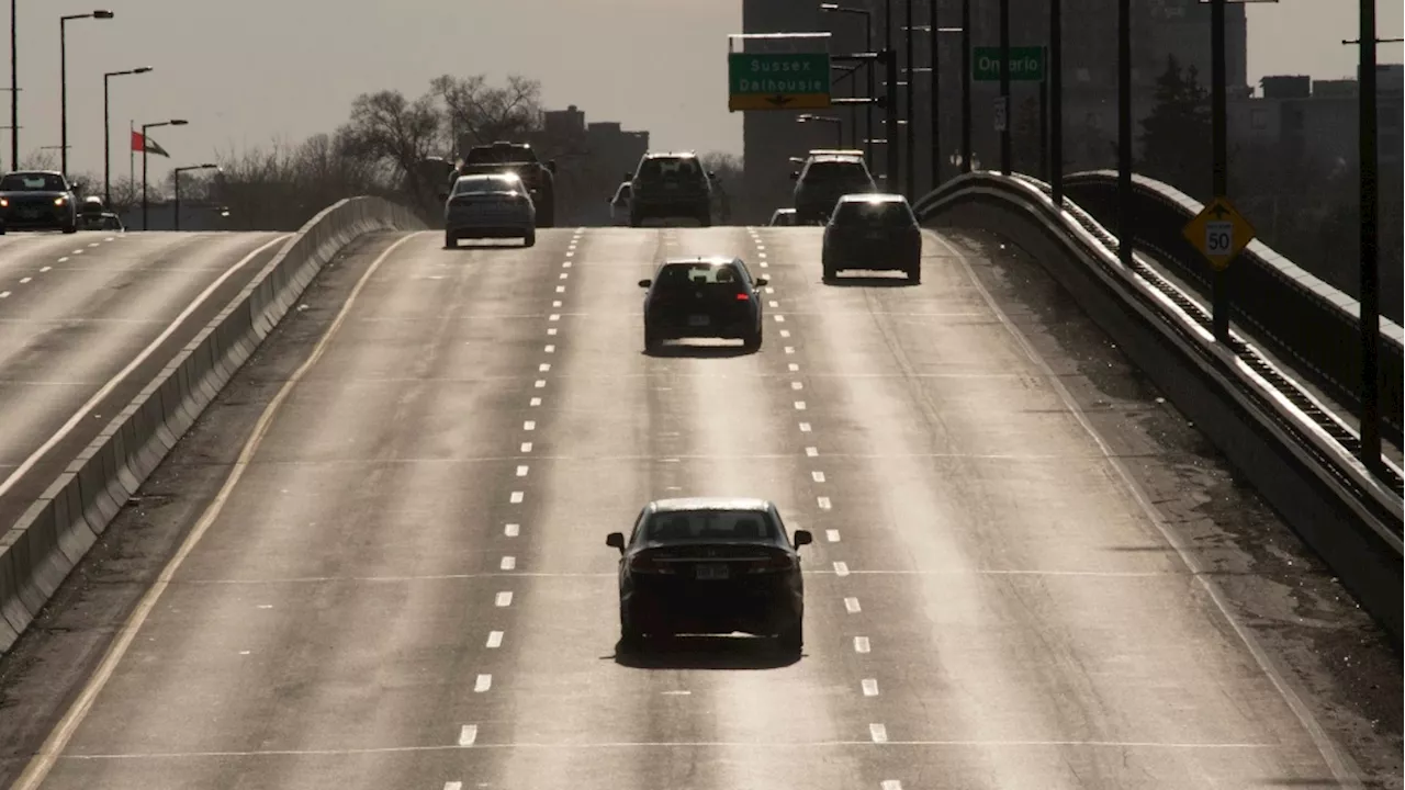 Ottawa Mayor Says New Bridge to Gatineau Not a Priority, Urges Transit Funding