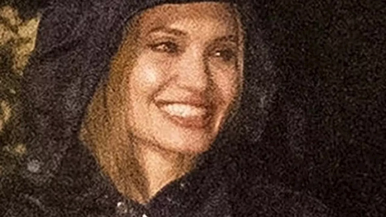 Angelina Jolie Braves Rain While Filming 'Stitches' in Paris