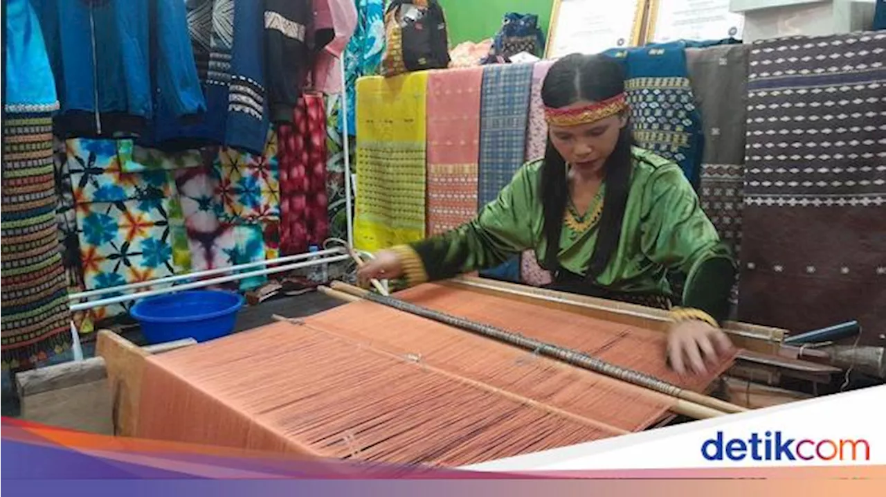 Dari Pelatihan ke Pasar Luar Negeri, Ini Cerita Asti dan Kain Tenun Manggarai