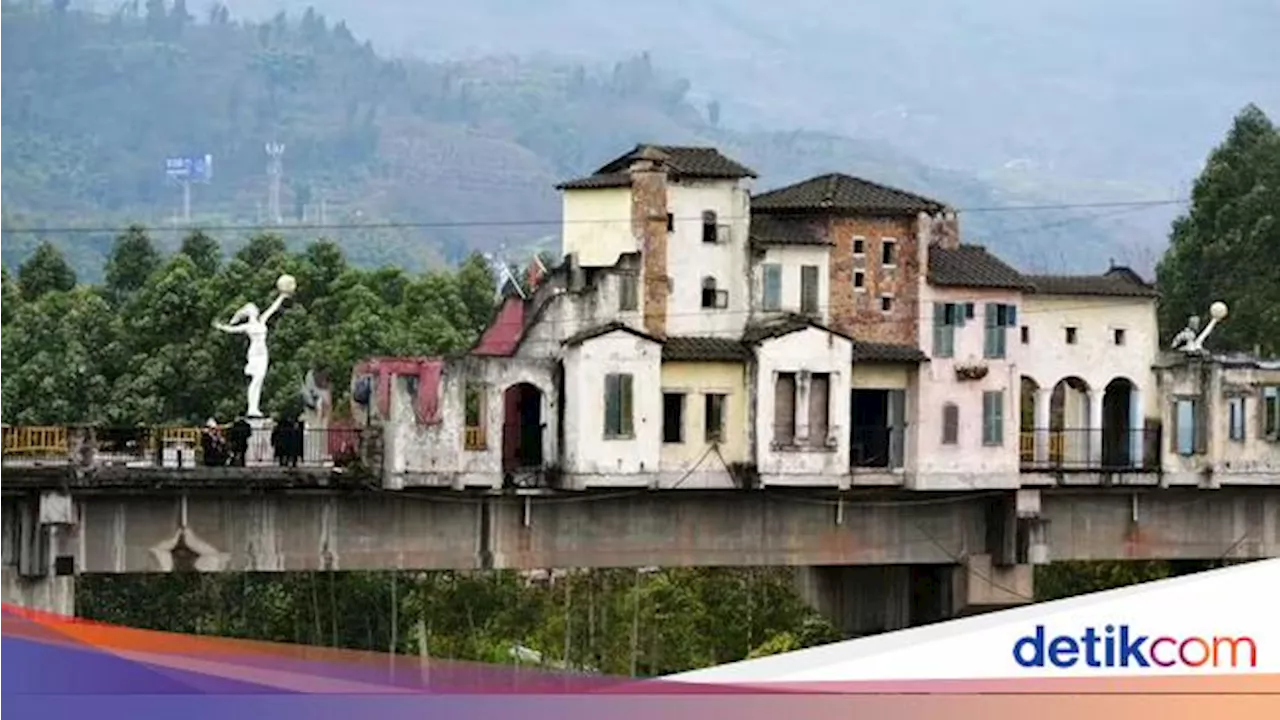 Jembatan di China Diubah Menjadi Kampung Padat Penduduk