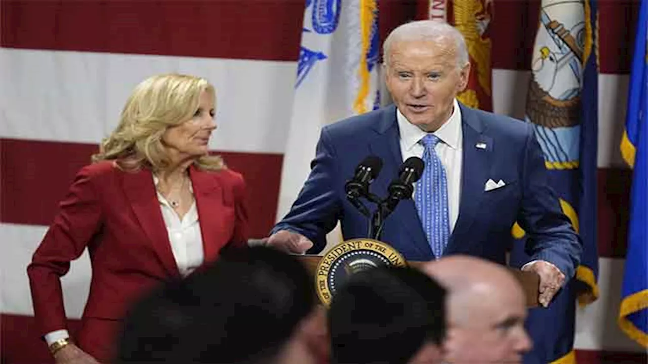 Biden calls for ban on congressional stock trading