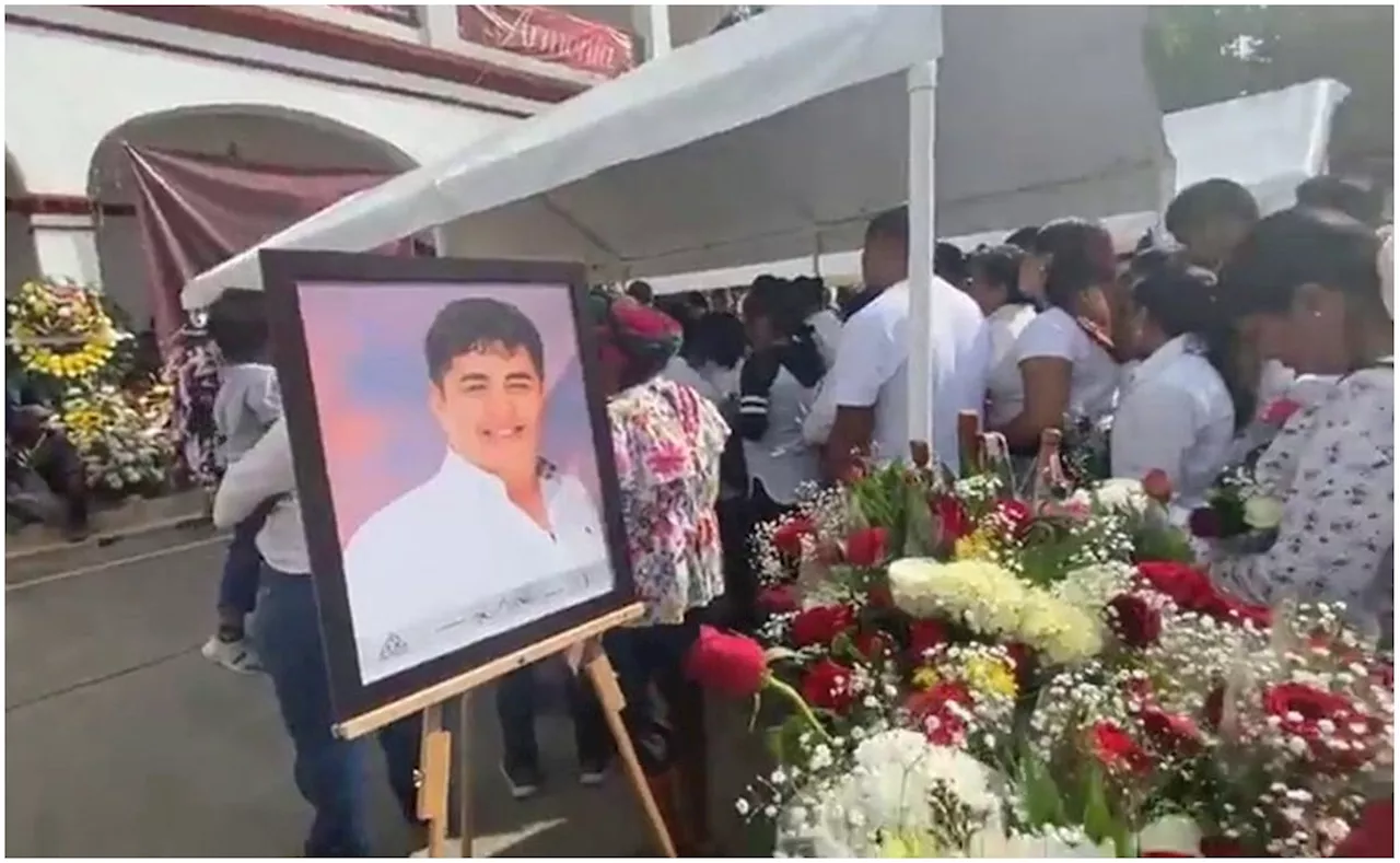 Entre aplausos y llanto despiden a Jesús Franco, alcalde asesinado en Tancanhuitz, SLP; habitantes exigen justicia