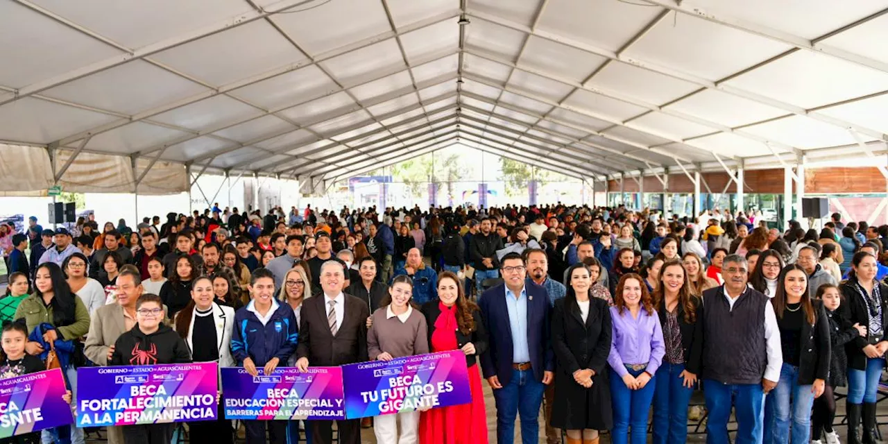 Tere Jiménez continúa la entrega de becas, ahora en Jesús María