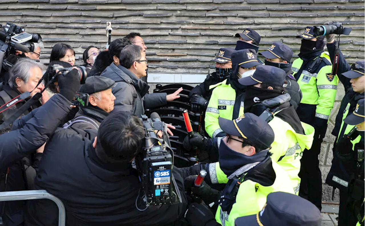 경찰, 관저 주변 집회 금지 통고 논란