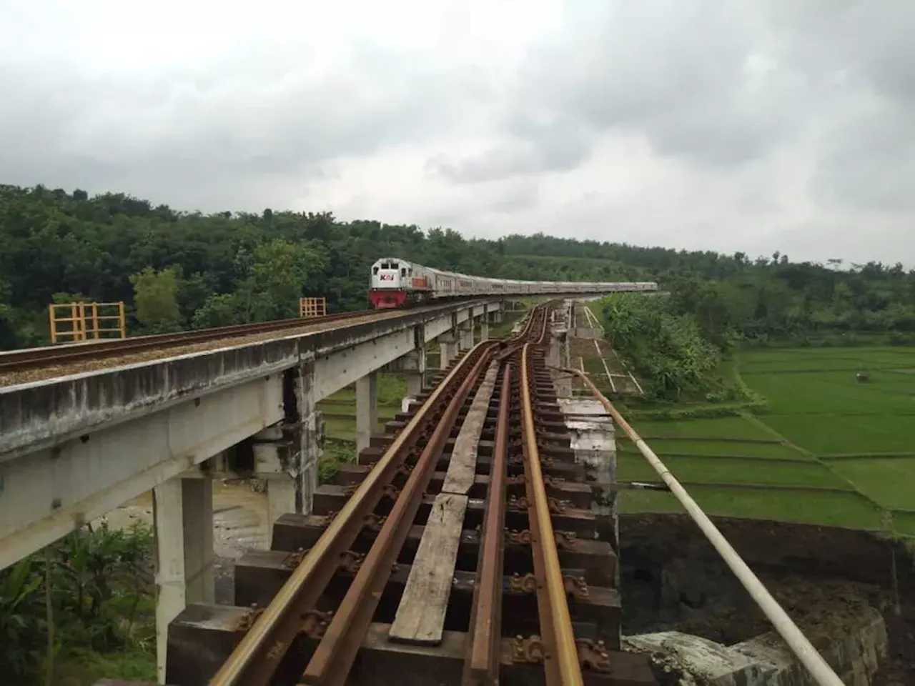 KA Tawangalun Siap Mengangkut Jejak Jejak Natal dan Tahun Baru