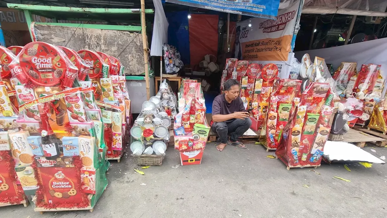 Penjual Parsel Menanti Pesanan Natal, Dihantui Ketidakpastian Ekonomi